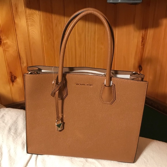 ➡️SOLD⬅️MICHAEL KORS Mercer Large Pebbled tote - Picture 6 of 8